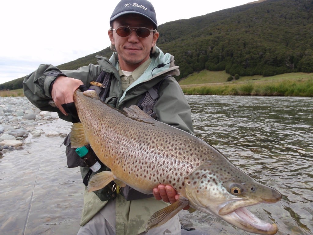 Fly fishing for trophy trout near Queenstown New Zealand - Fly Fishing ...